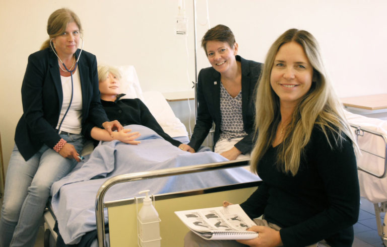 I år deltog Vård- och omsorg för första gången i Yrkes-SM. Efter fem tuffa deltävlingar tog en elev från årskurs tre en hedrande andraplats. Stolta representanter för Aranäsgymnasiet och Förvaltningen är fr v Malin Edefors, Pernilla Öhberg och Lisa Jönsson.