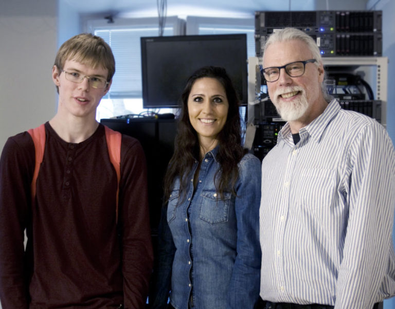 Elev Dennis Lundblad, lärare och APL-samordnare Mona Rangson och biträdande rektor Dan Hermanson