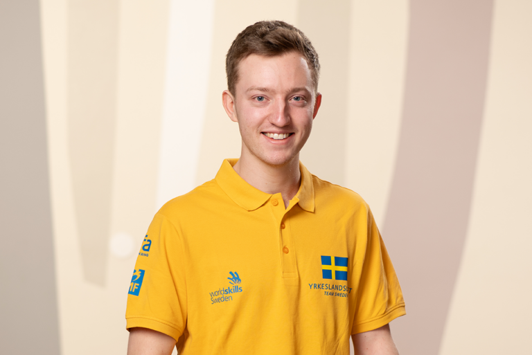 Daniel Löwing tävlar i finsnickeri