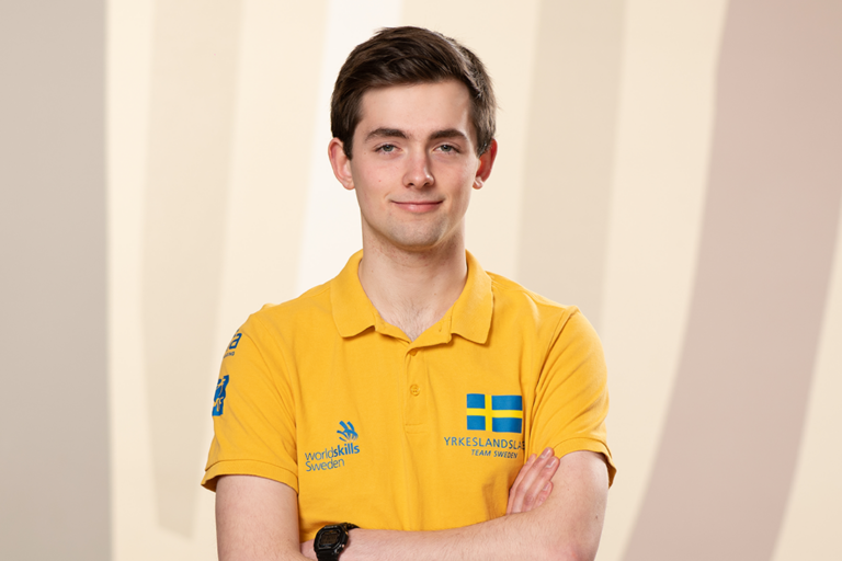 Max Toth som tävlar i automationsteknik