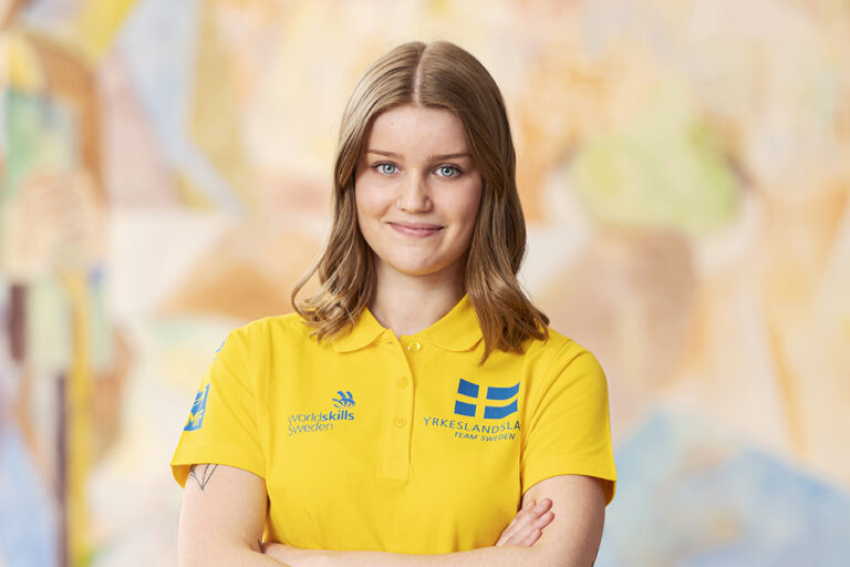 Yrkesutbildningsambassadör Alva Lind inför tävling