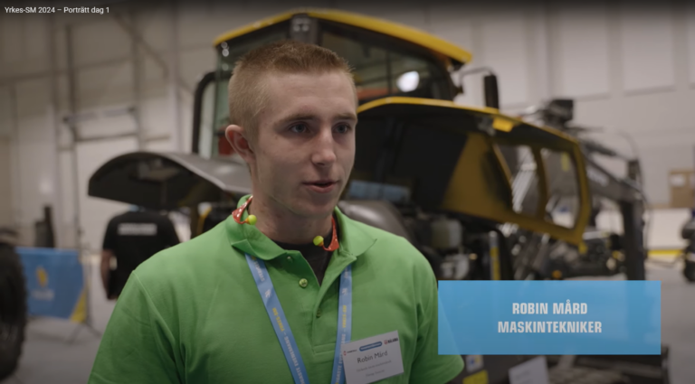 Robin Mård, tävlar som maskintekniker, intervjuas framför en grävmaskin