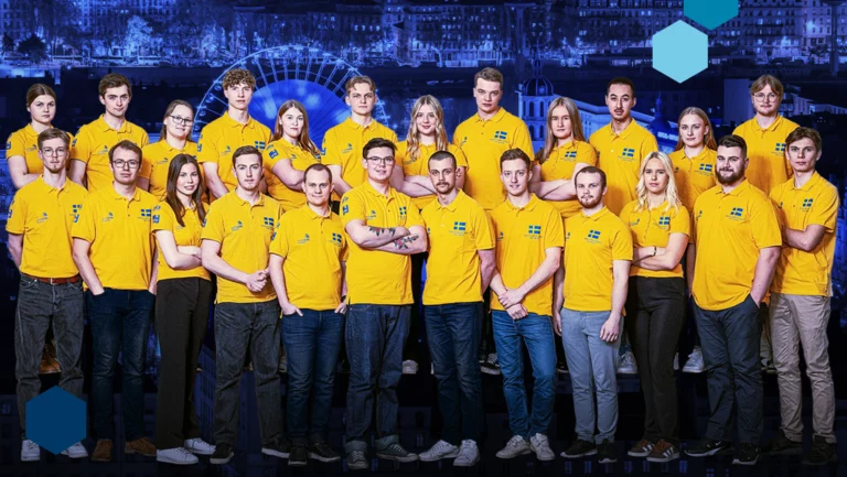 Gruppbild av Yrkeslandslaget 2024 inför Yrkes-VM i Lyon