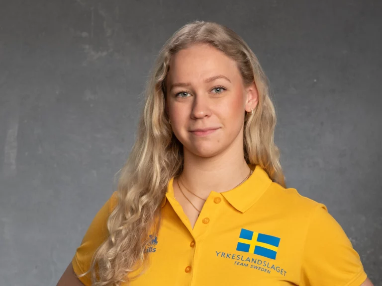 Tävlande Celine Hansen tävlar i Yrkeslandslaget som målare på Yrkes-EM 2025