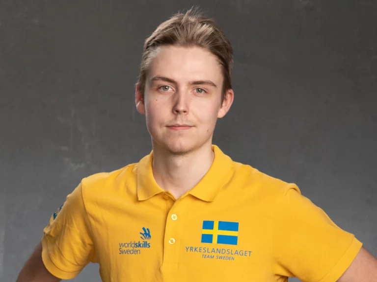 Tävlande Nils Holm tävlar i Yrkeslandslaget i jordbruks- och maskinteknik på Yrkes-EM 2025