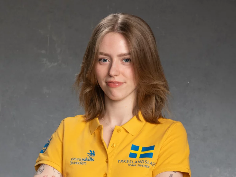 Tävlande Stephanie Johansson tävlar i Yrkeslandslaget som hudterapeut på Yrkes-EM 2025