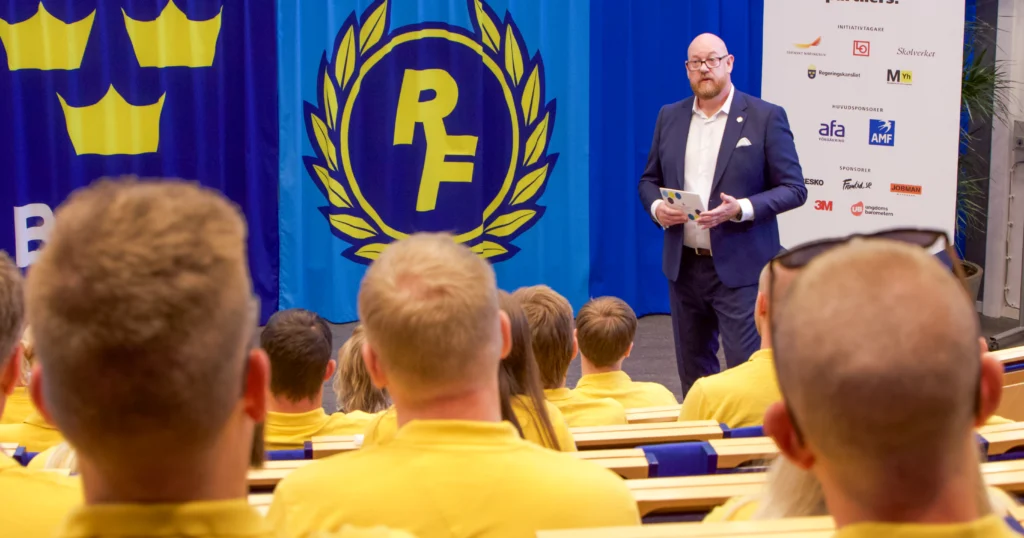 Patrik Svensson när han talar inför Yrkeslandslaget