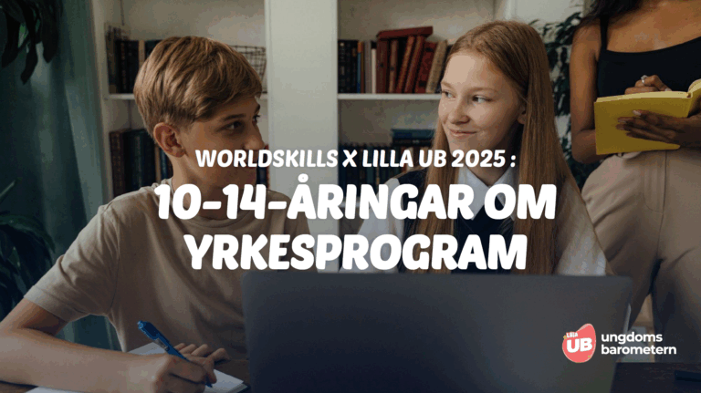 Två tonåringar tittar mot varandra när de sitter vid ett skrivbord