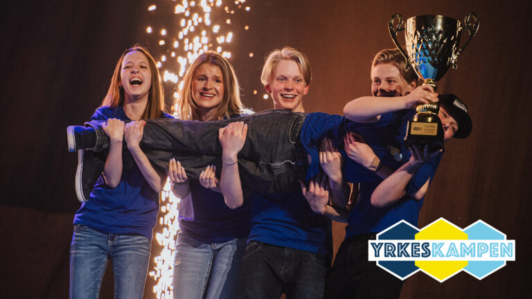 Firandet av vinsten av Yrkeskampens final i maj 2025 och en av bilderna i årsrapporten 2025
